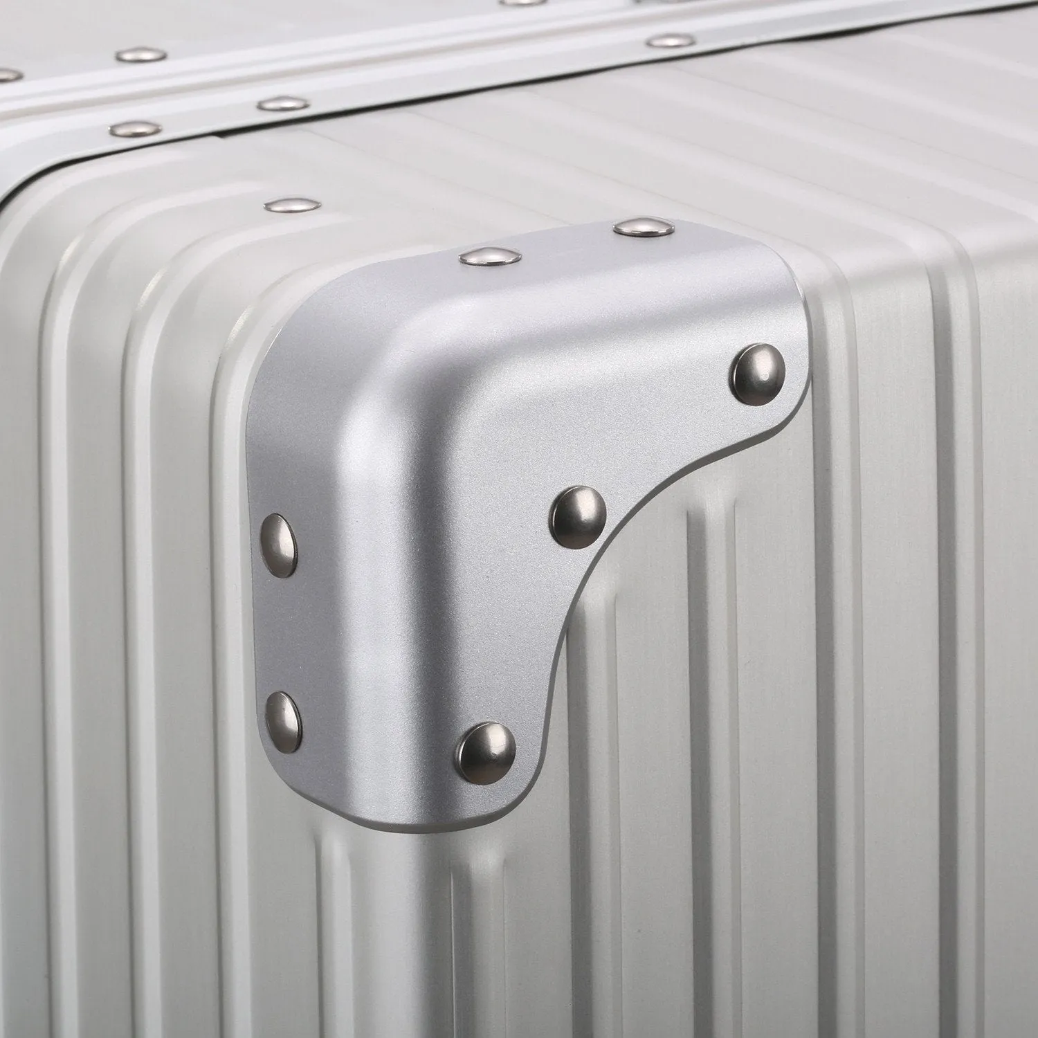Aleon Classic 19" 4-Wheel International Carry-On