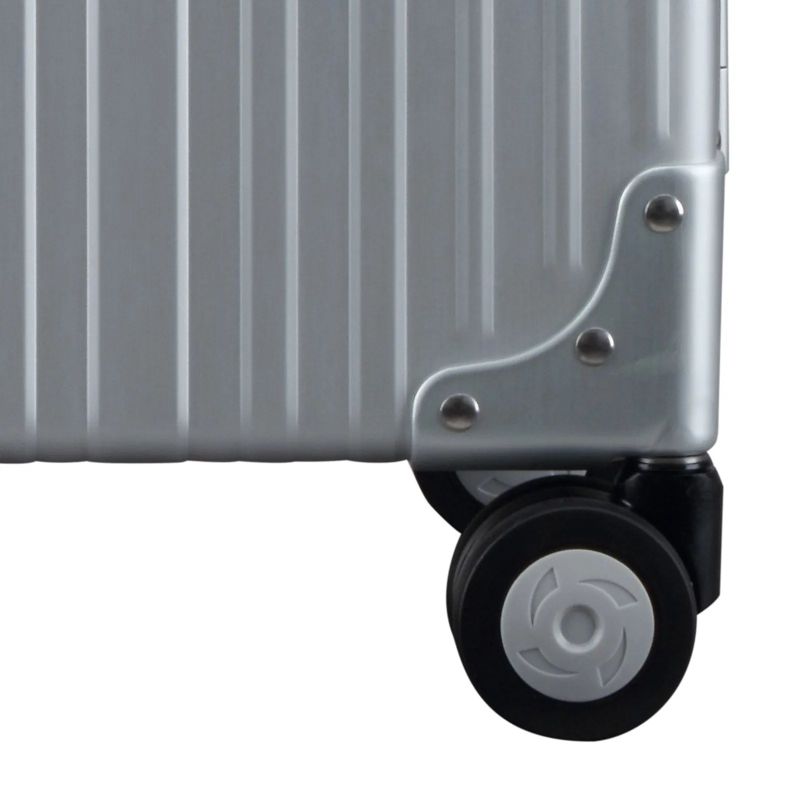 Aleon Classic 21" 4-Wheel Carry-On Luggage