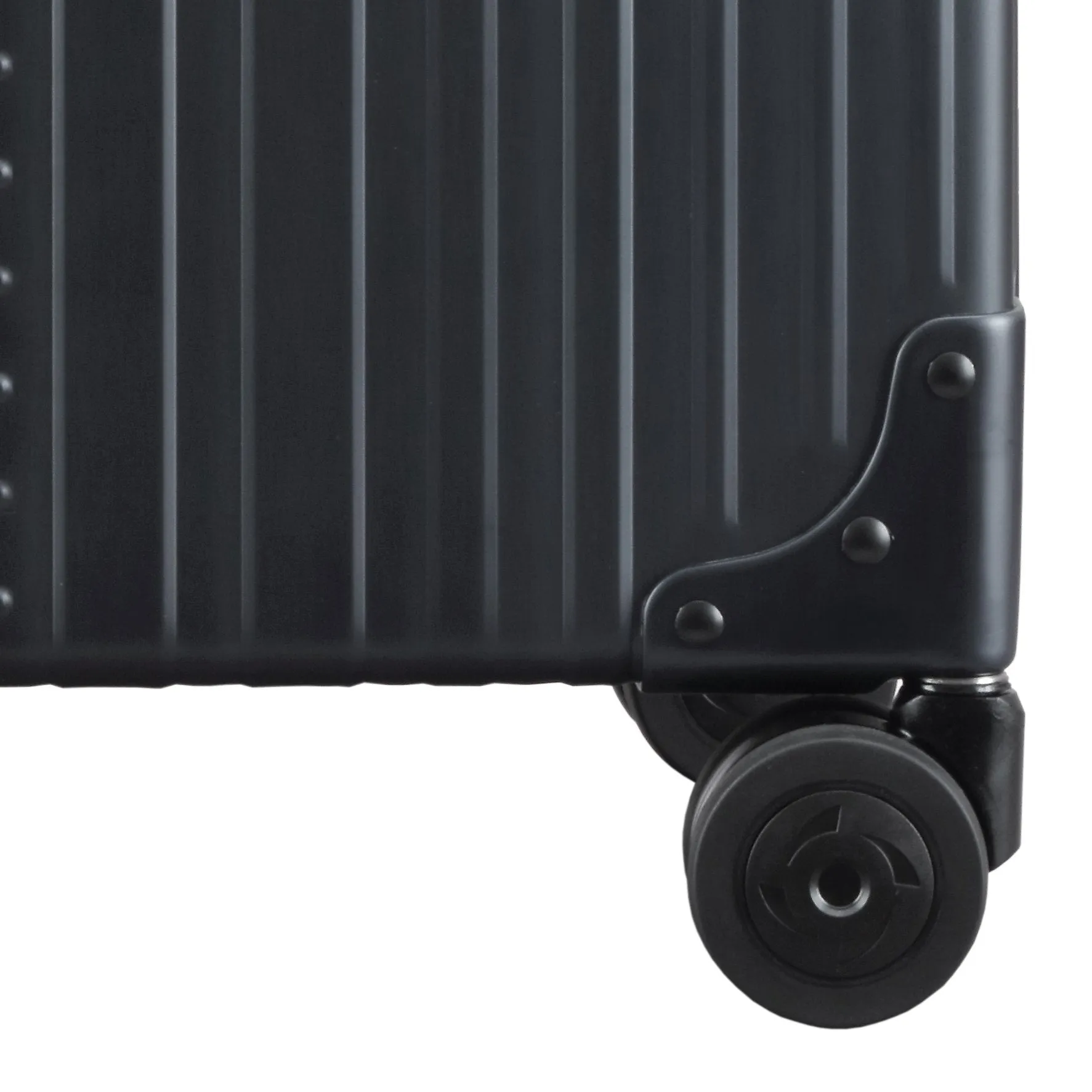 Aleon Classic 21" 4-Wheel Carry-On Luggage