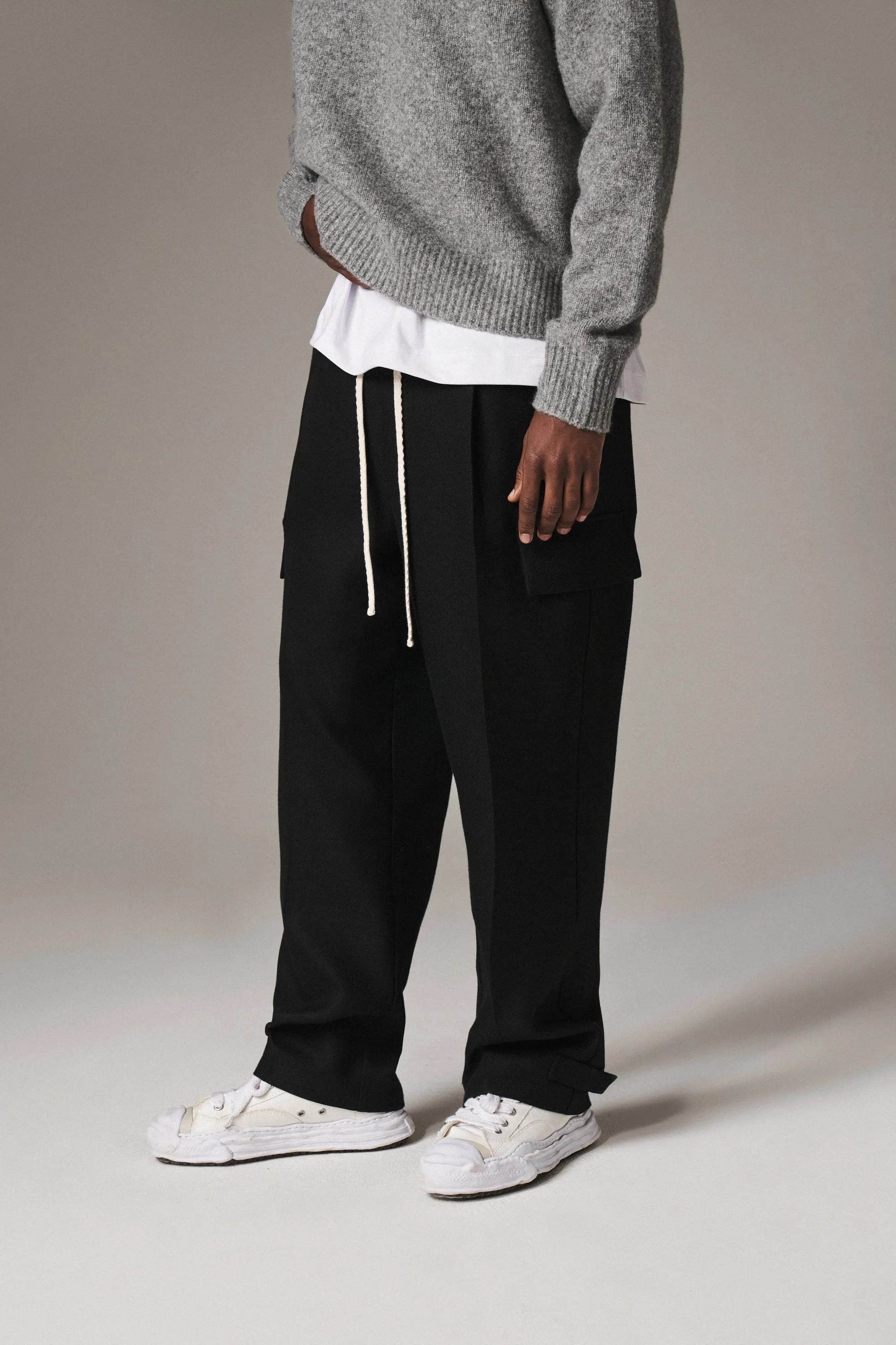 PLEATED WIDE LEG WOOL BLEND TROUSER - BLACK