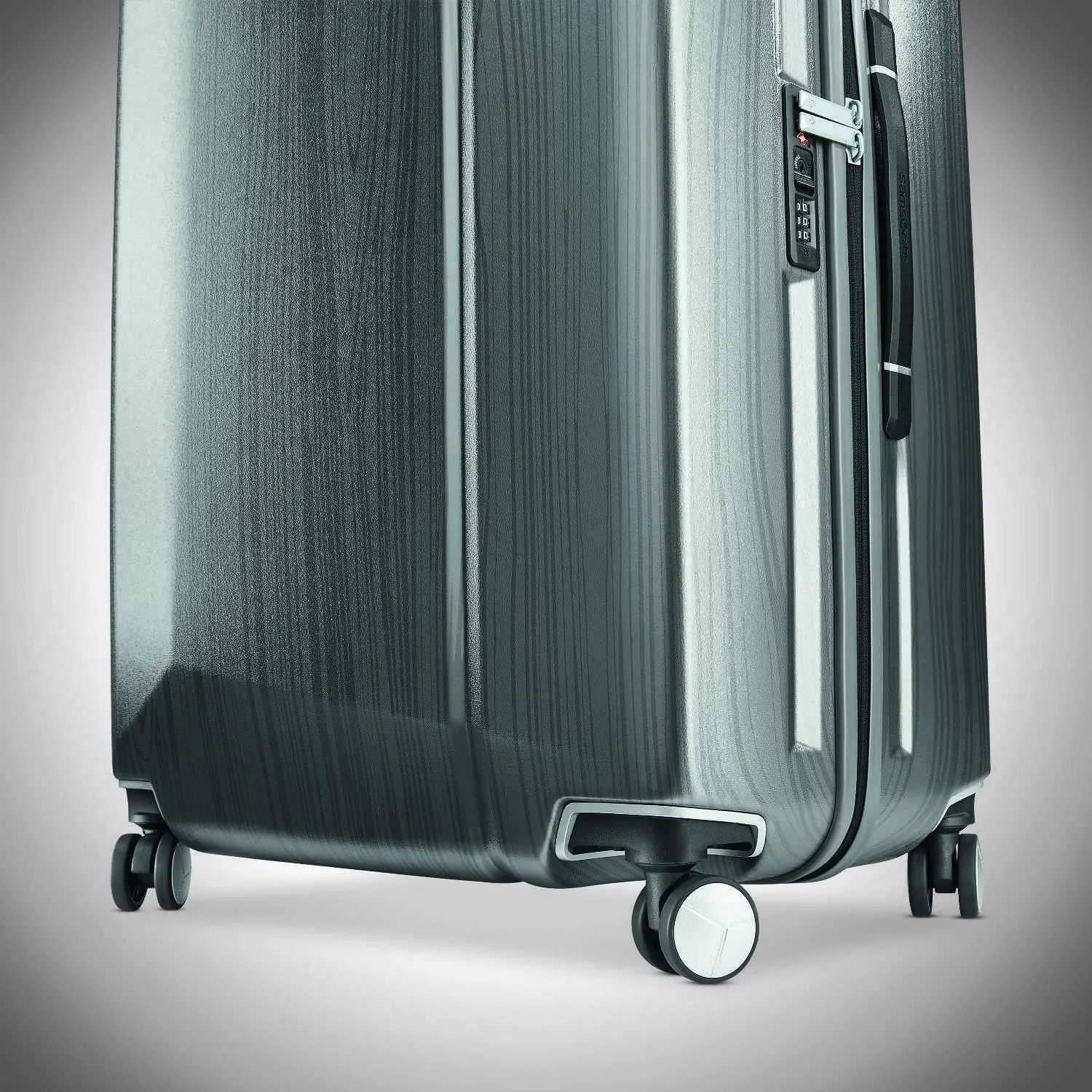 Samsonite Etude 20" 4-Wheel Carry-On Luggage