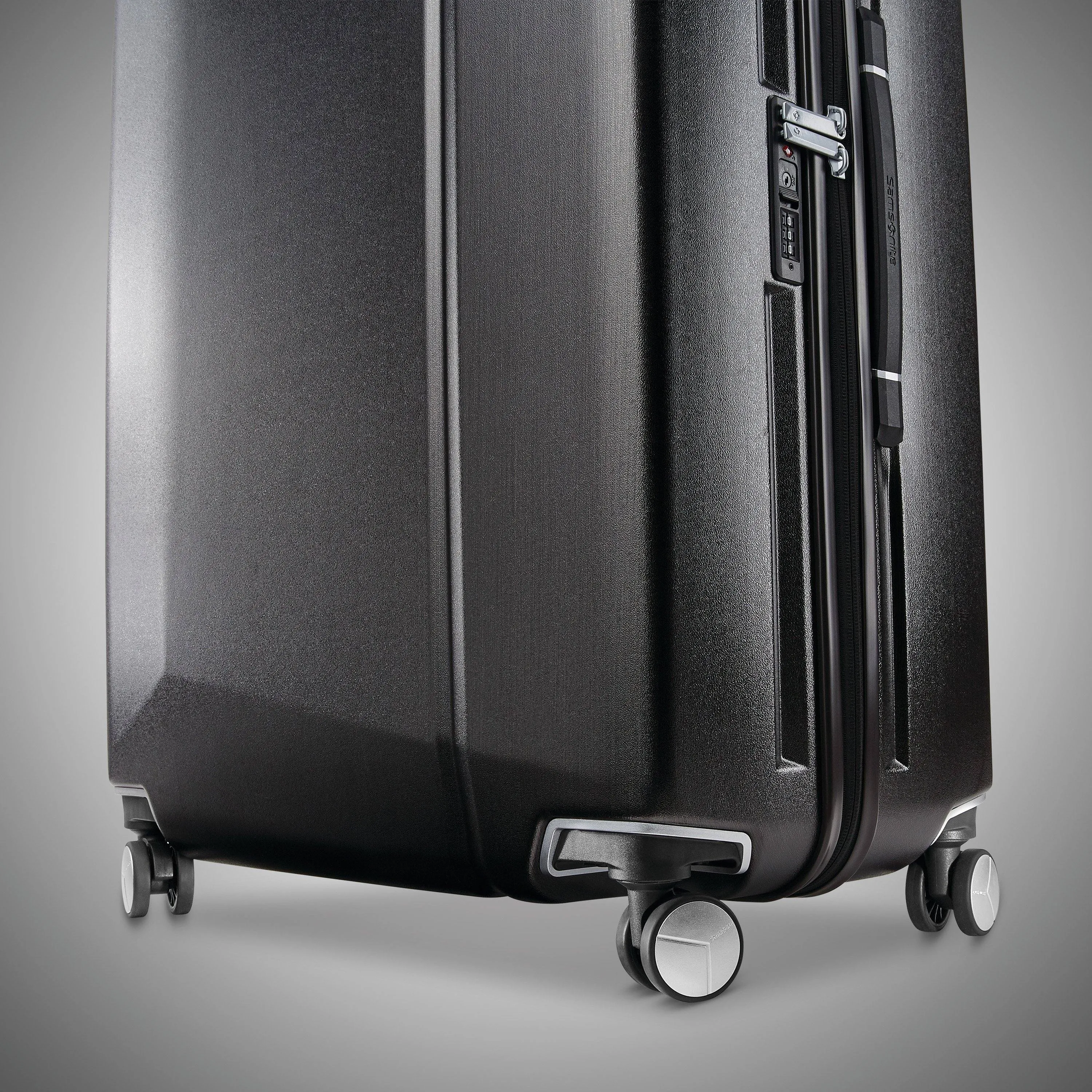 Samsonite Etude 30" 4-Wheel Large Luggage