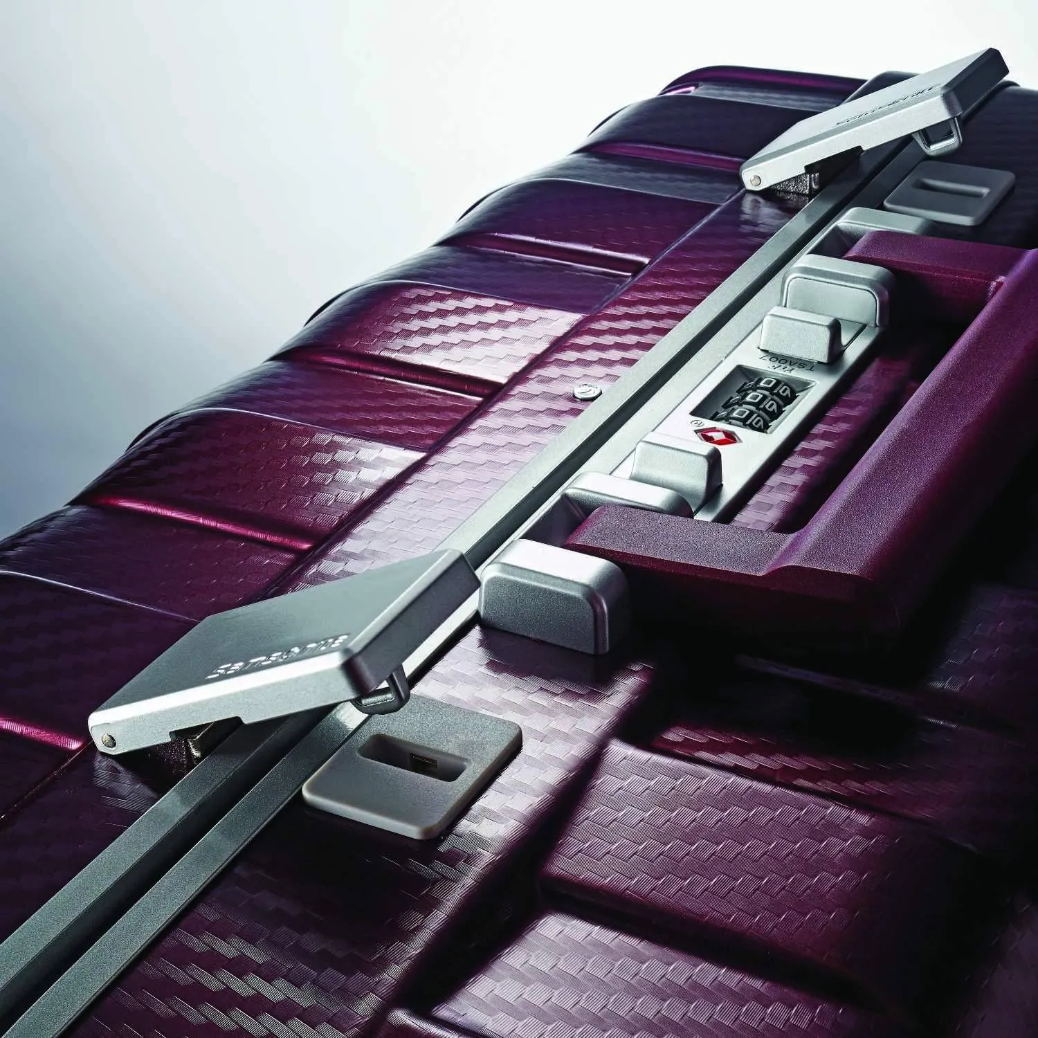 Samsonite Framelock 20" 4-Wheel Carry-On Luggage