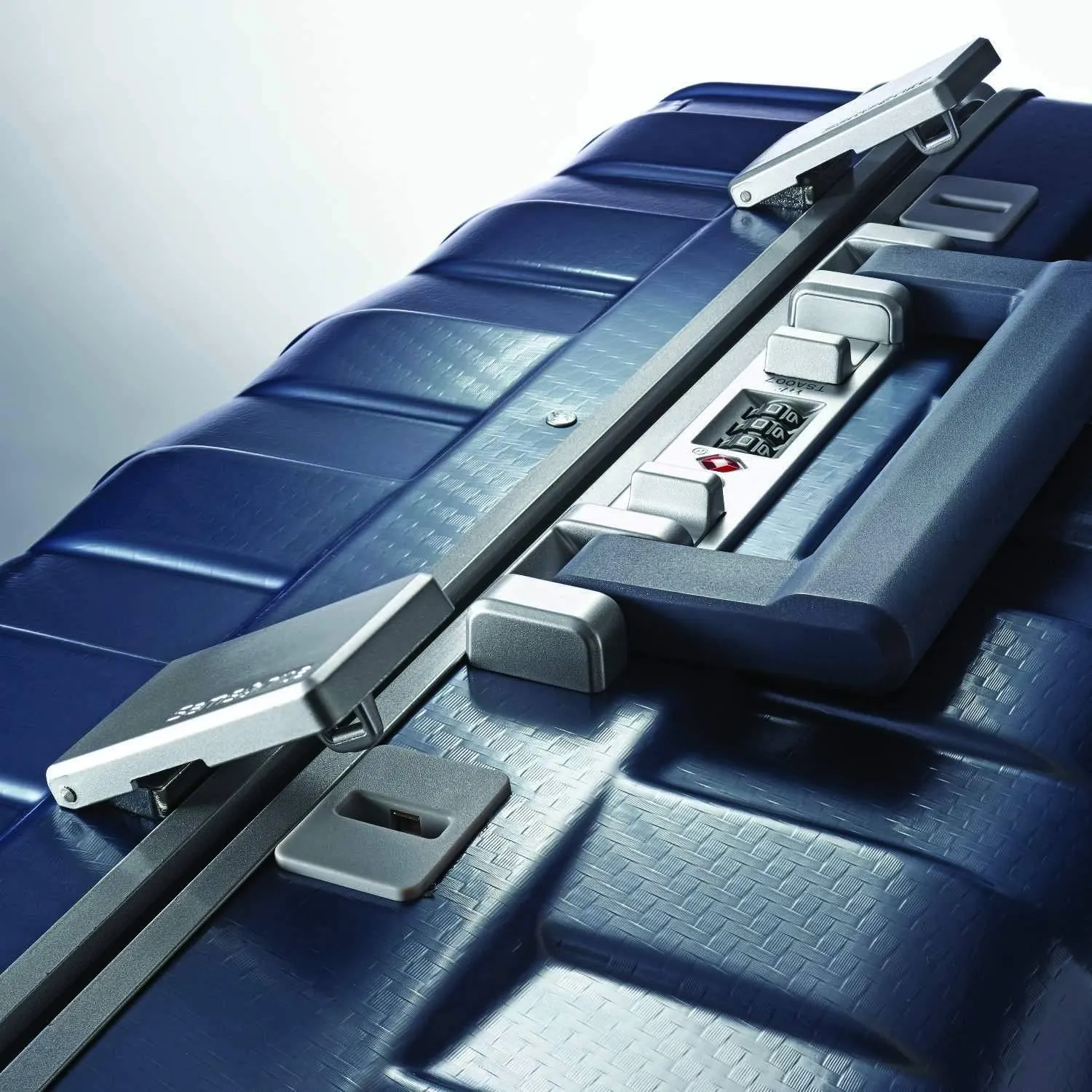 Samsonite Framelock 20" 4-Wheel Carry-On Luggage