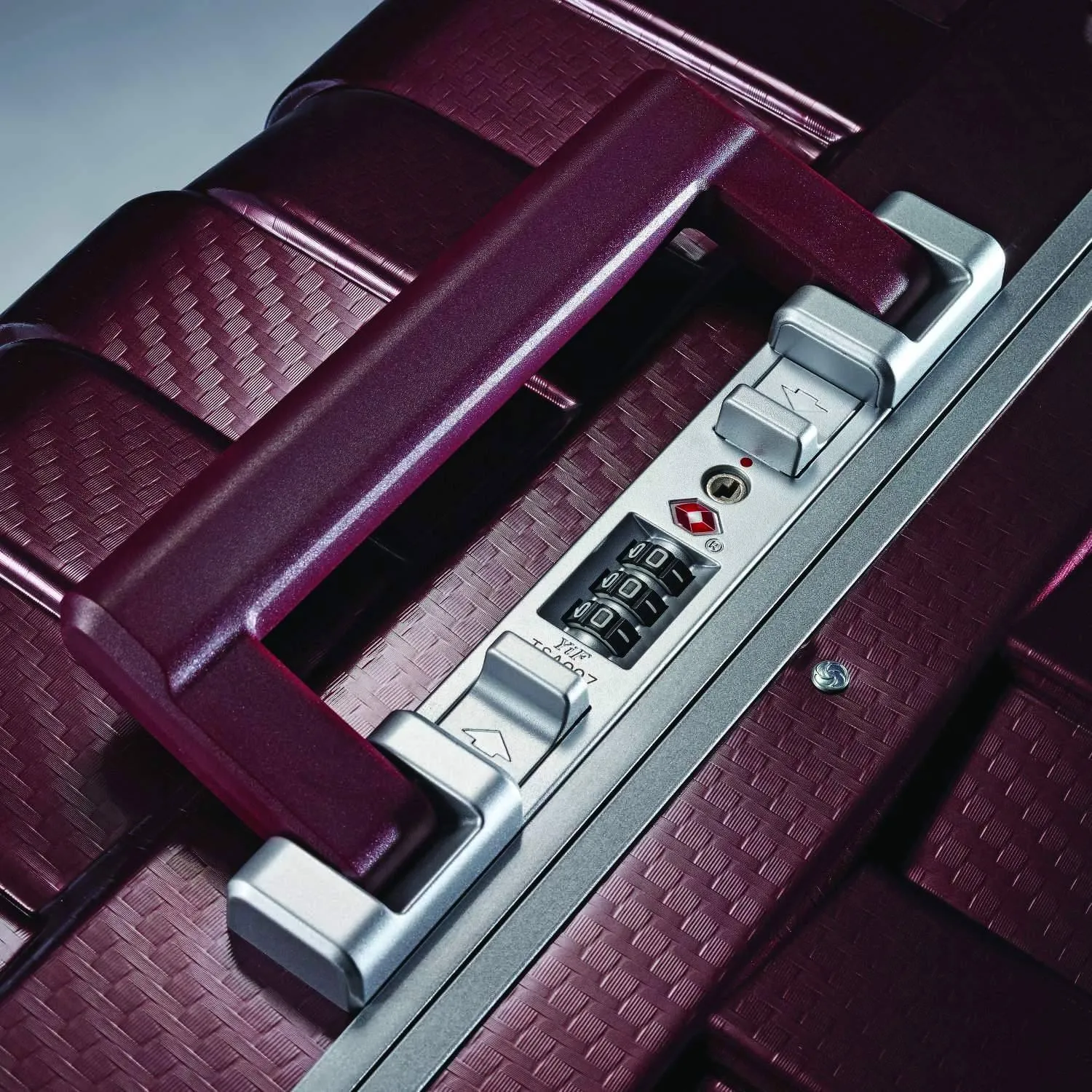 Samsonite Framelock 20" 4-Wheel Carry-On Luggage