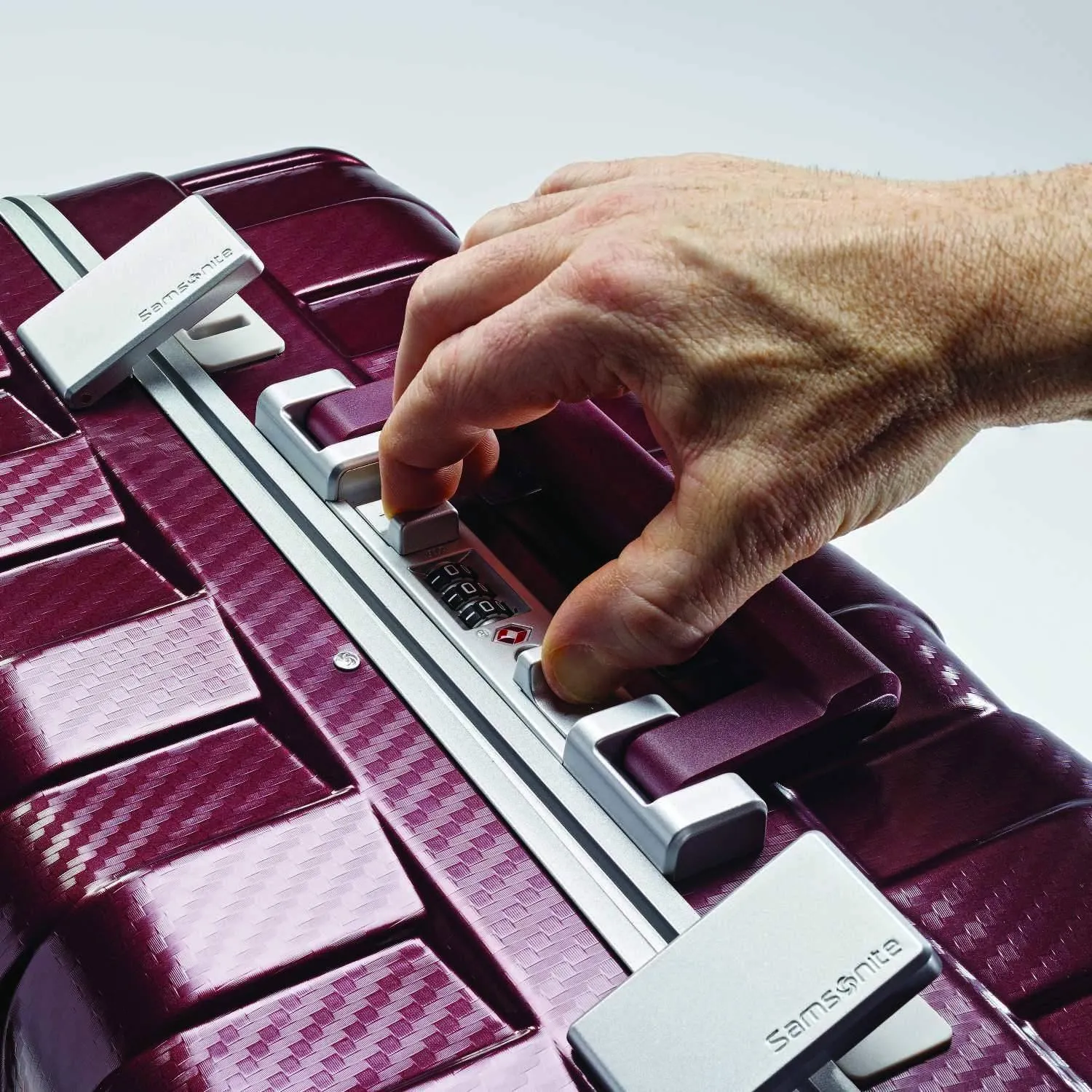 Samsonite Framelock 20" 4-Wheel Carry-On Luggage