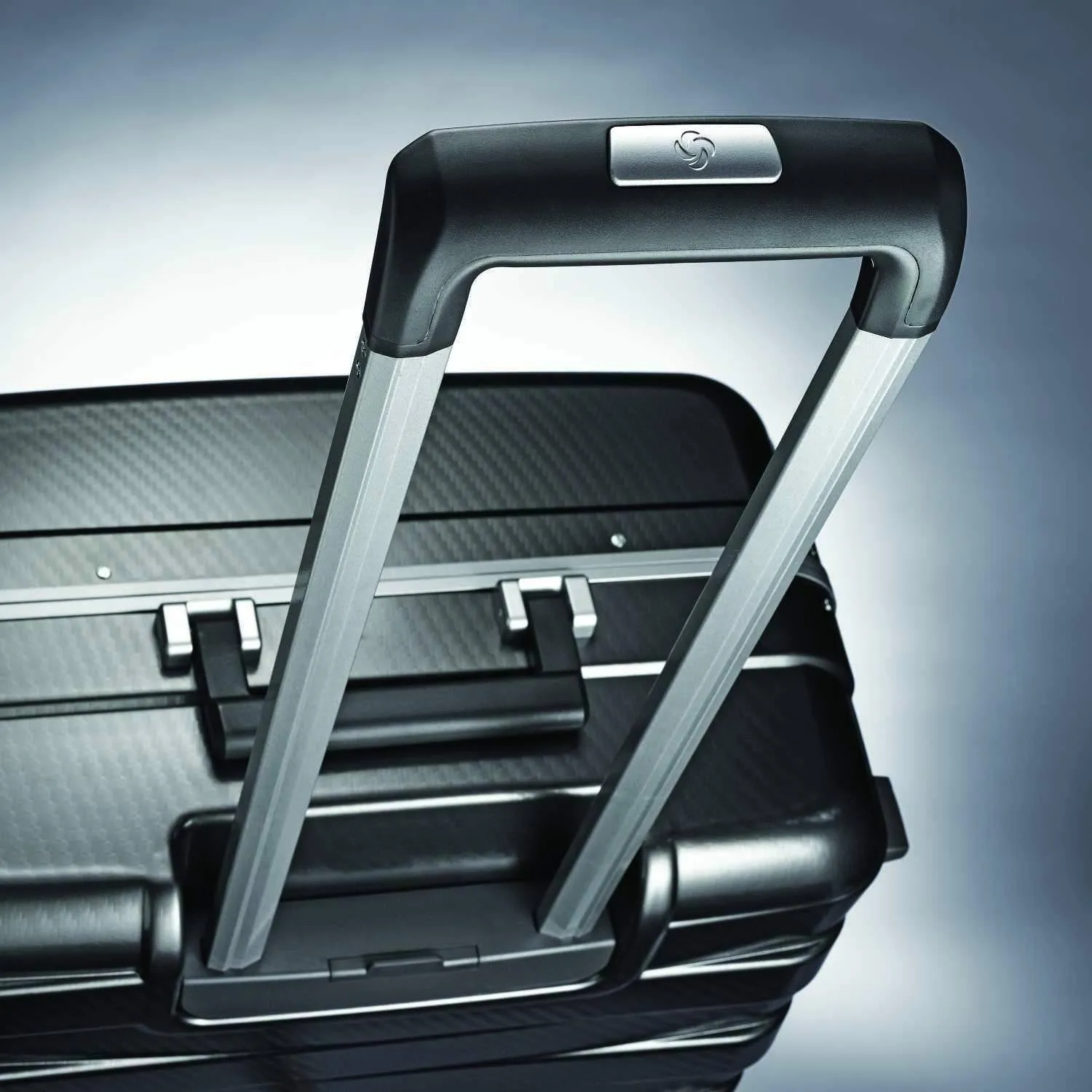 Samsonite Framelock 20" 4-Wheel Carry-On Luggage