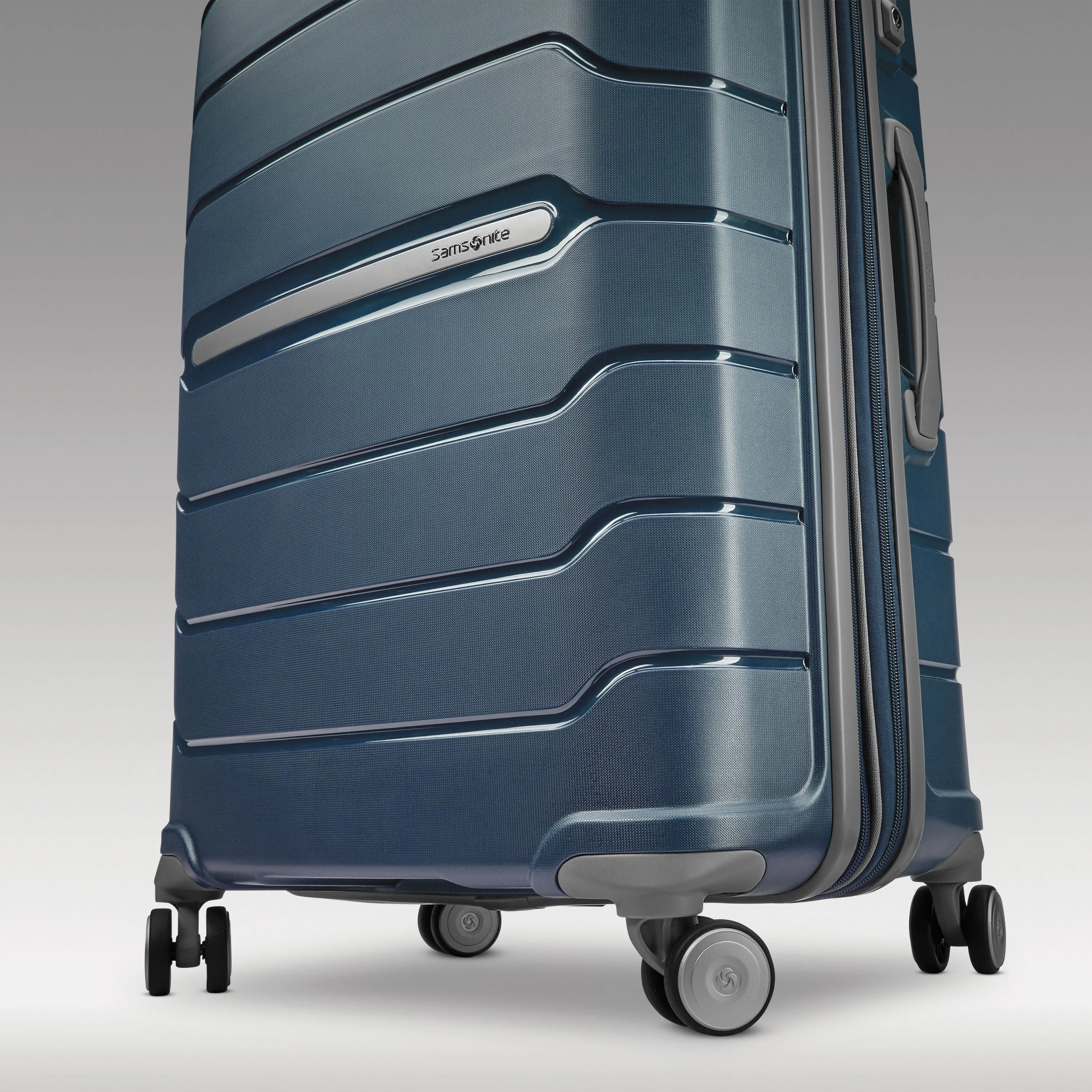 Samsonite Freeform Medium Spinner